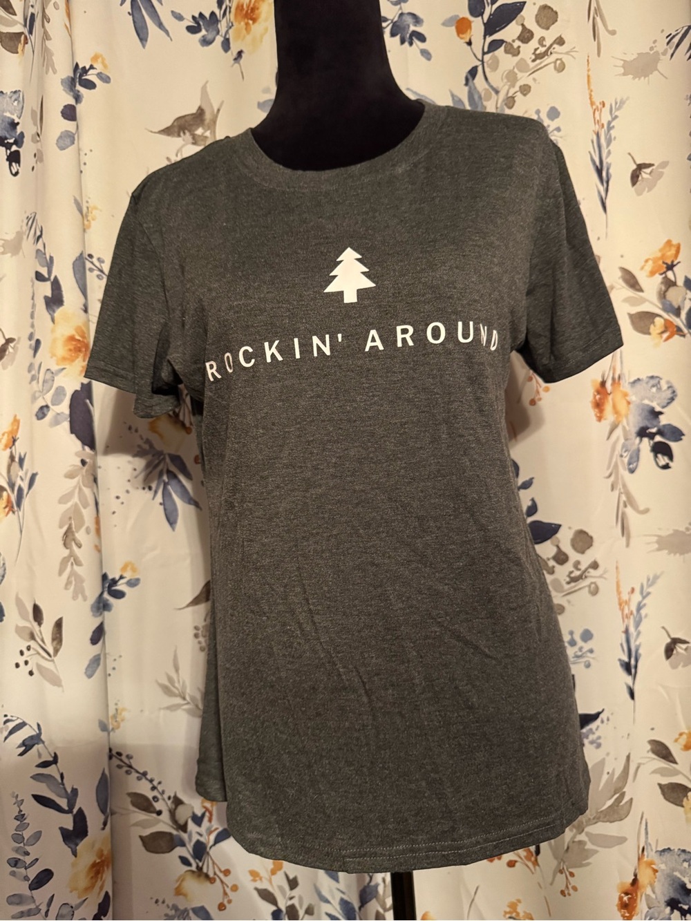 Rockin' Around Graphic Tee - Charcoal Gray Shirt Size Small B9
